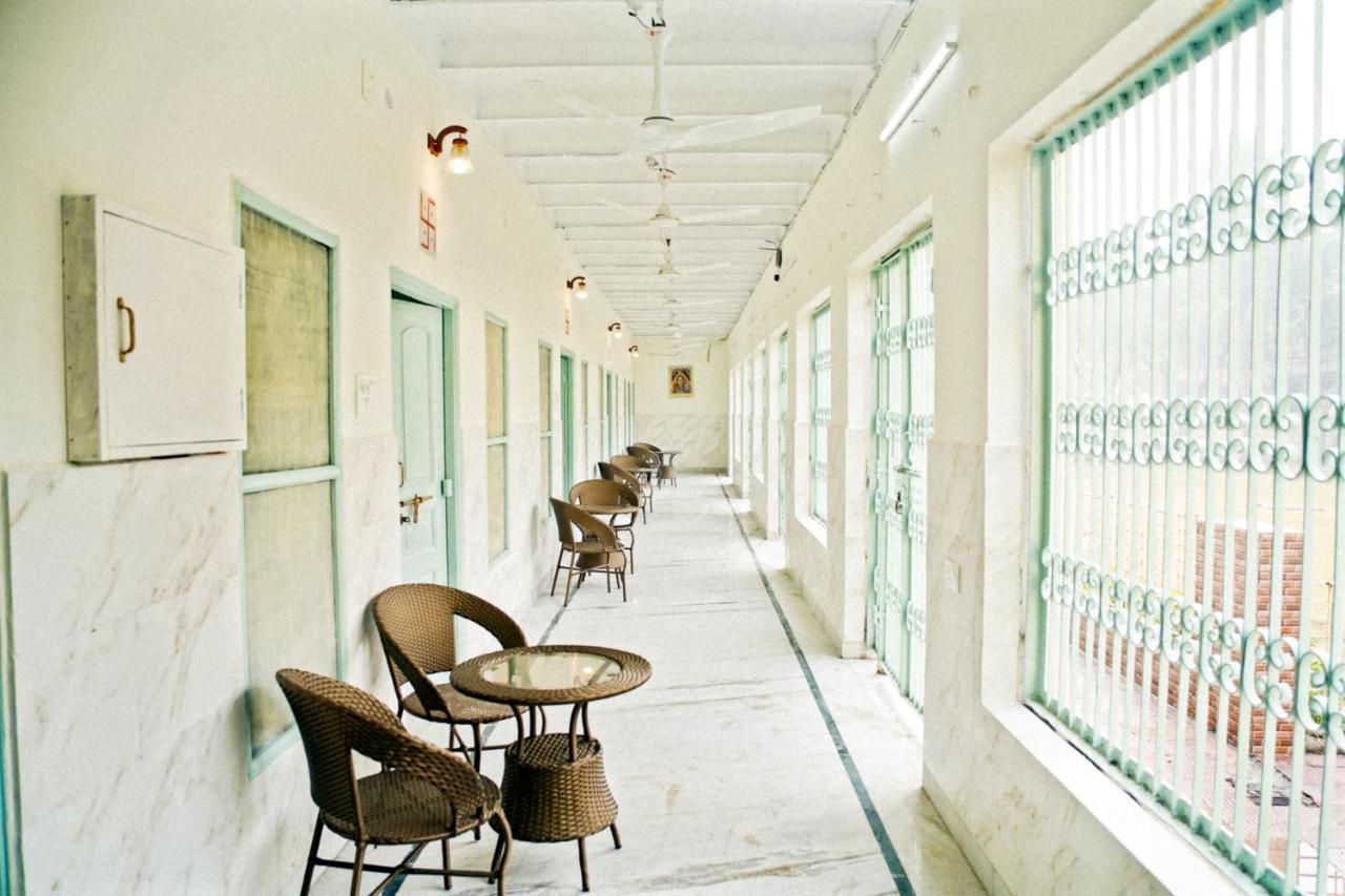 Shree Krishna Bhakti Ashram Hotel Vrindavan Bagian luar foto