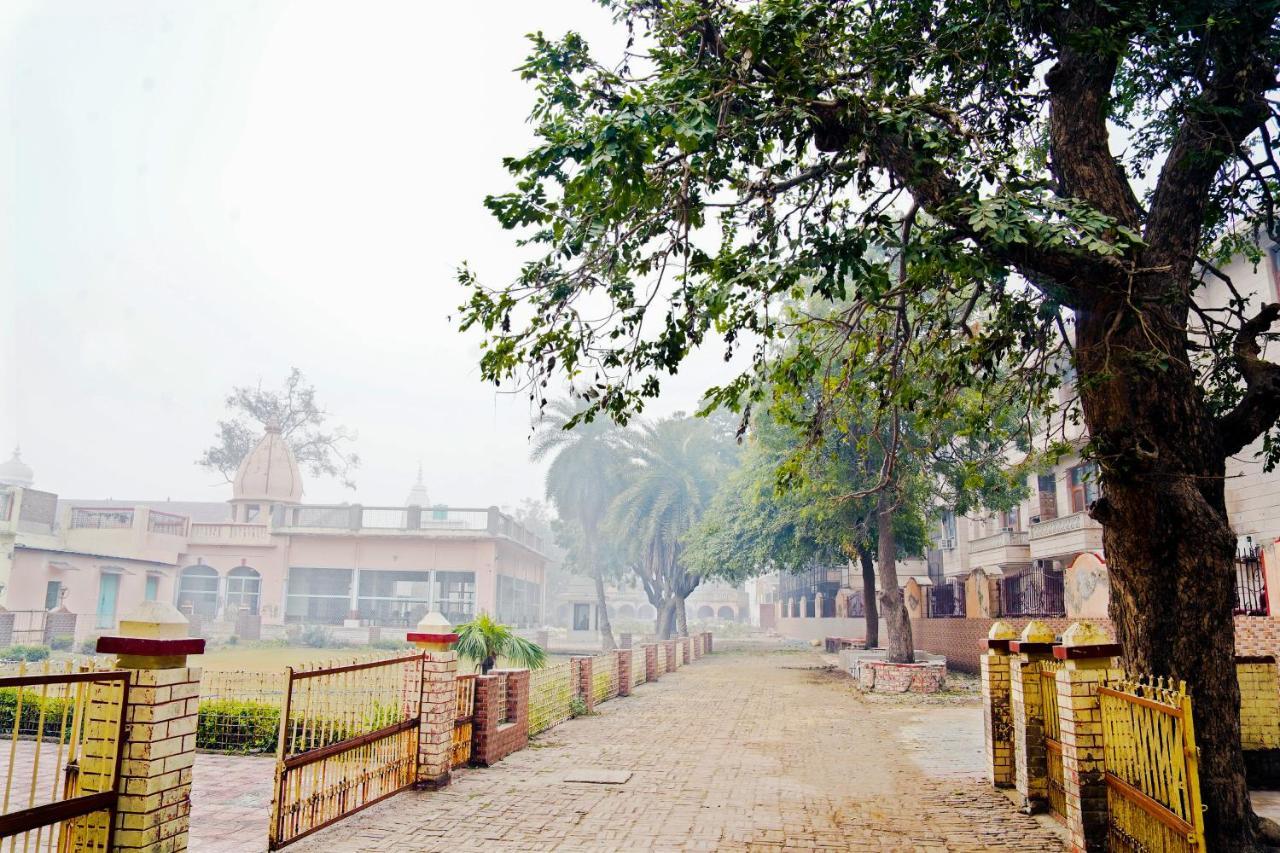 Shree Krishna Bhakti Ashram Hotel Vrindavan Bagian luar foto