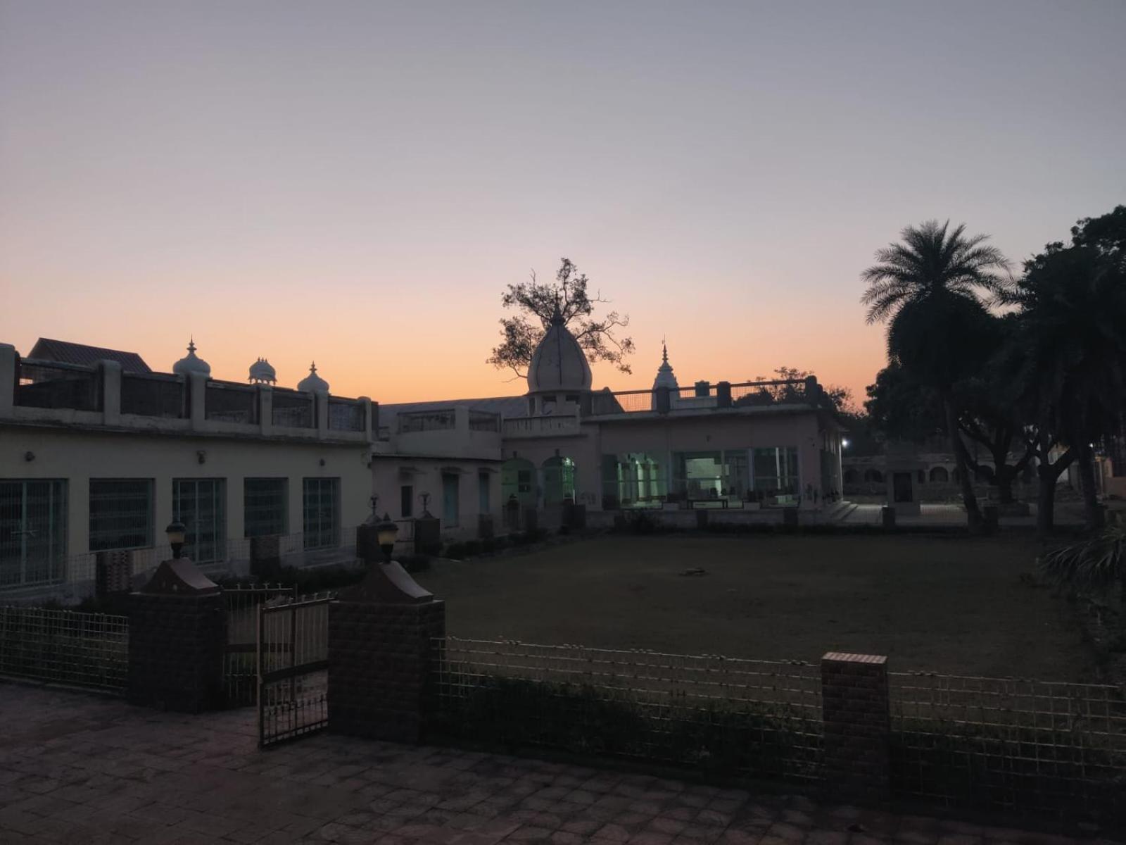 Shree Krishna Bhakti Ashram Hotel Vrindavan Bagian luar foto