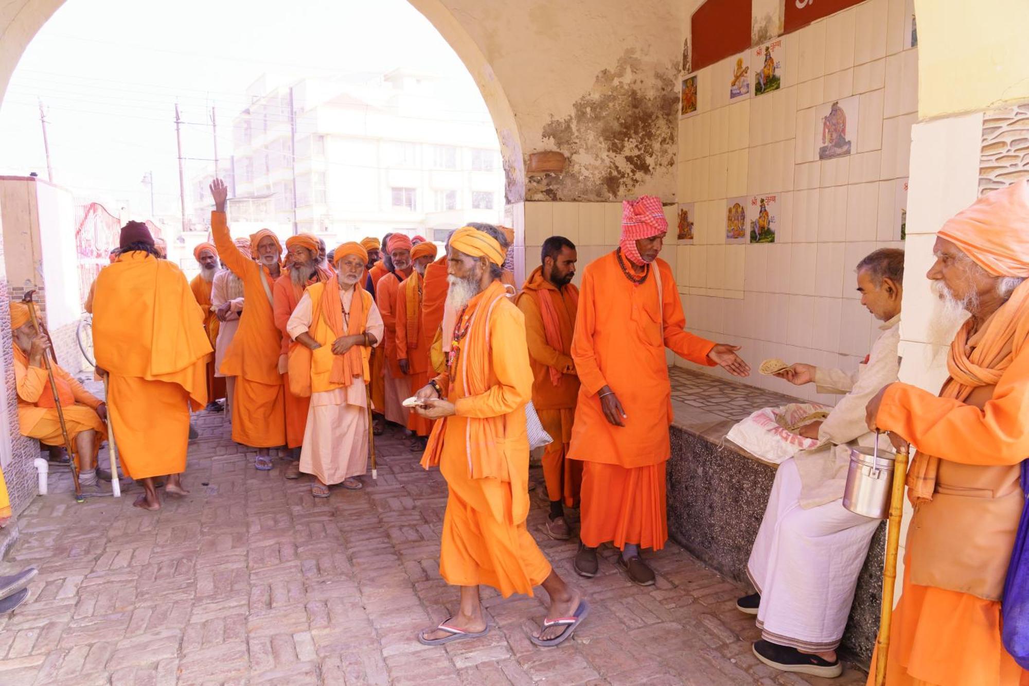 Shree Krishna Bhakti Ashram Hotel Vrindavan Bagian luar foto