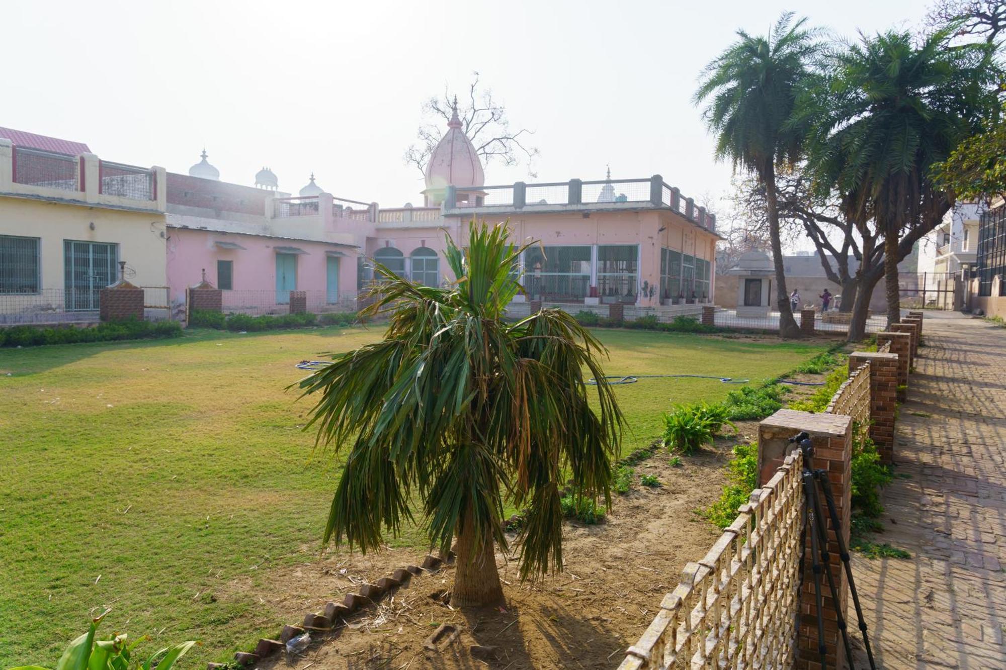 Shree Krishna Bhakti Ashram Hotel Vrindavan Bagian luar foto