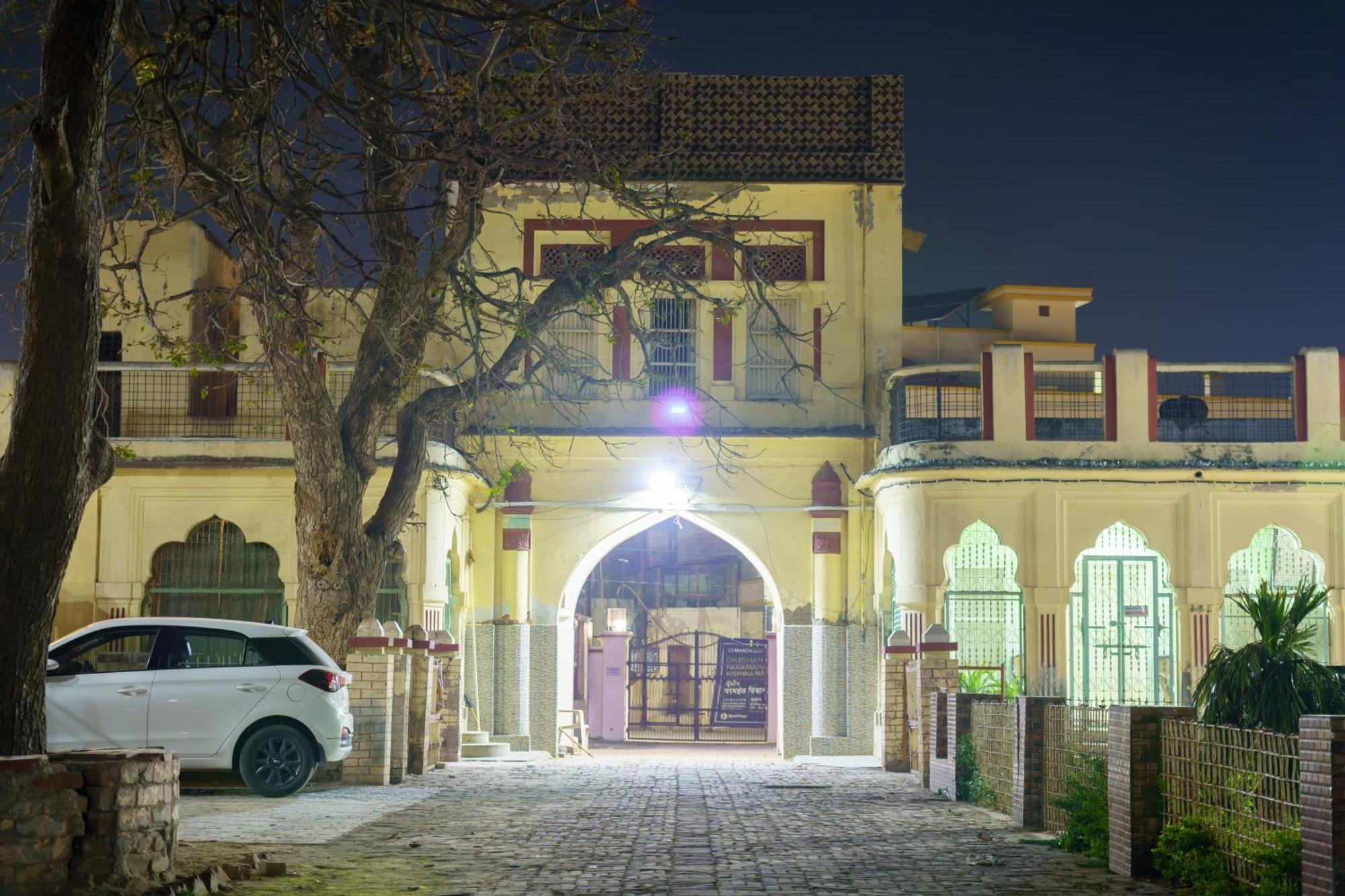 Shree Krishna Bhakti Ashram Hotel Vrindavan Bagian luar foto