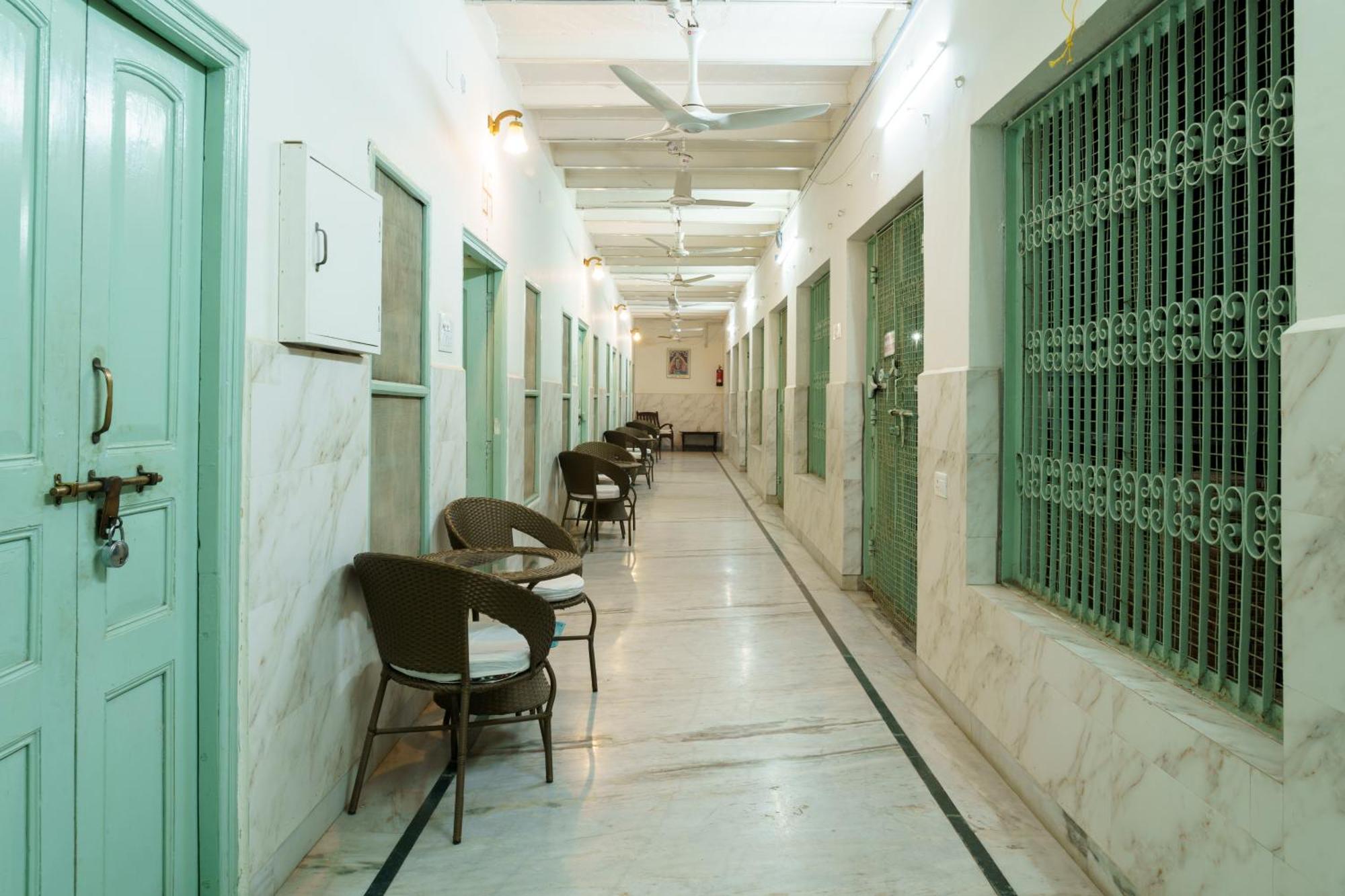 Shree Krishna Bhakti Ashram Hotel Vrindavan Bagian luar foto