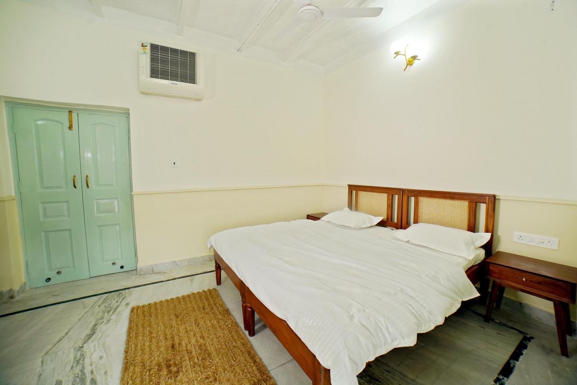 Shree Krishna Bhakti Ashram Hotel Vrindavan Bagian luar foto