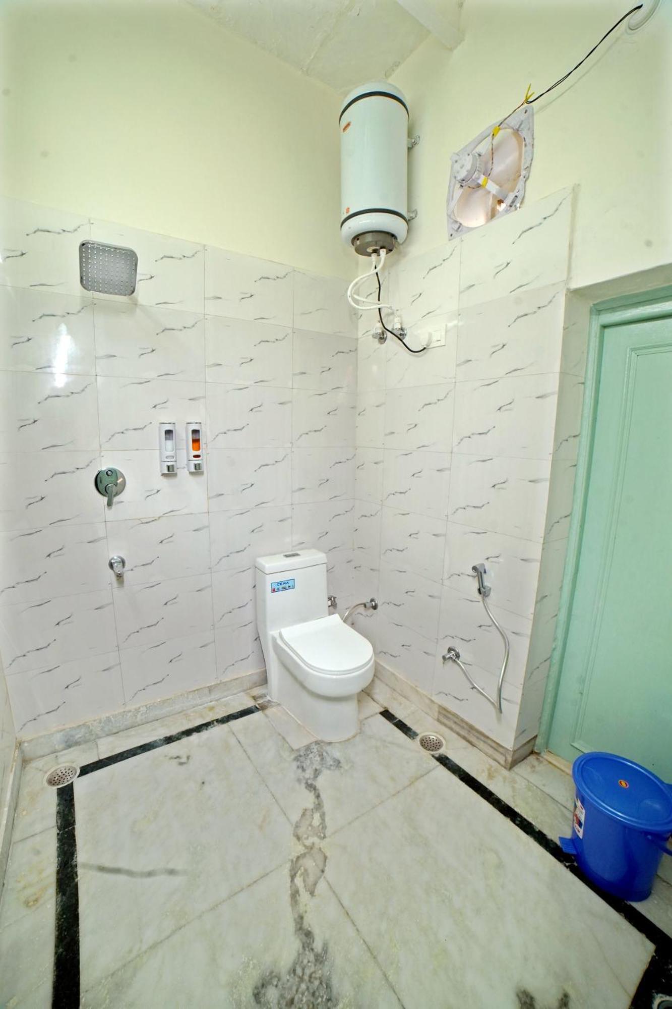 Shree Krishna Bhakti Ashram Hotel Vrindavan Bagian luar foto