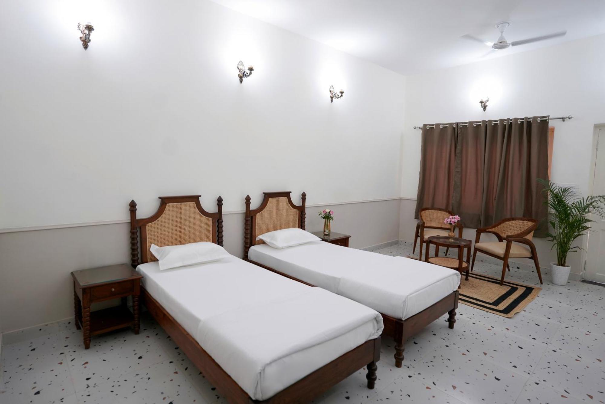 Shree Krishna Bhakti Ashram Hotel Vrindavan Bagian luar foto